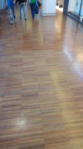 Parquet incollato privo di giunti di dilatazione
