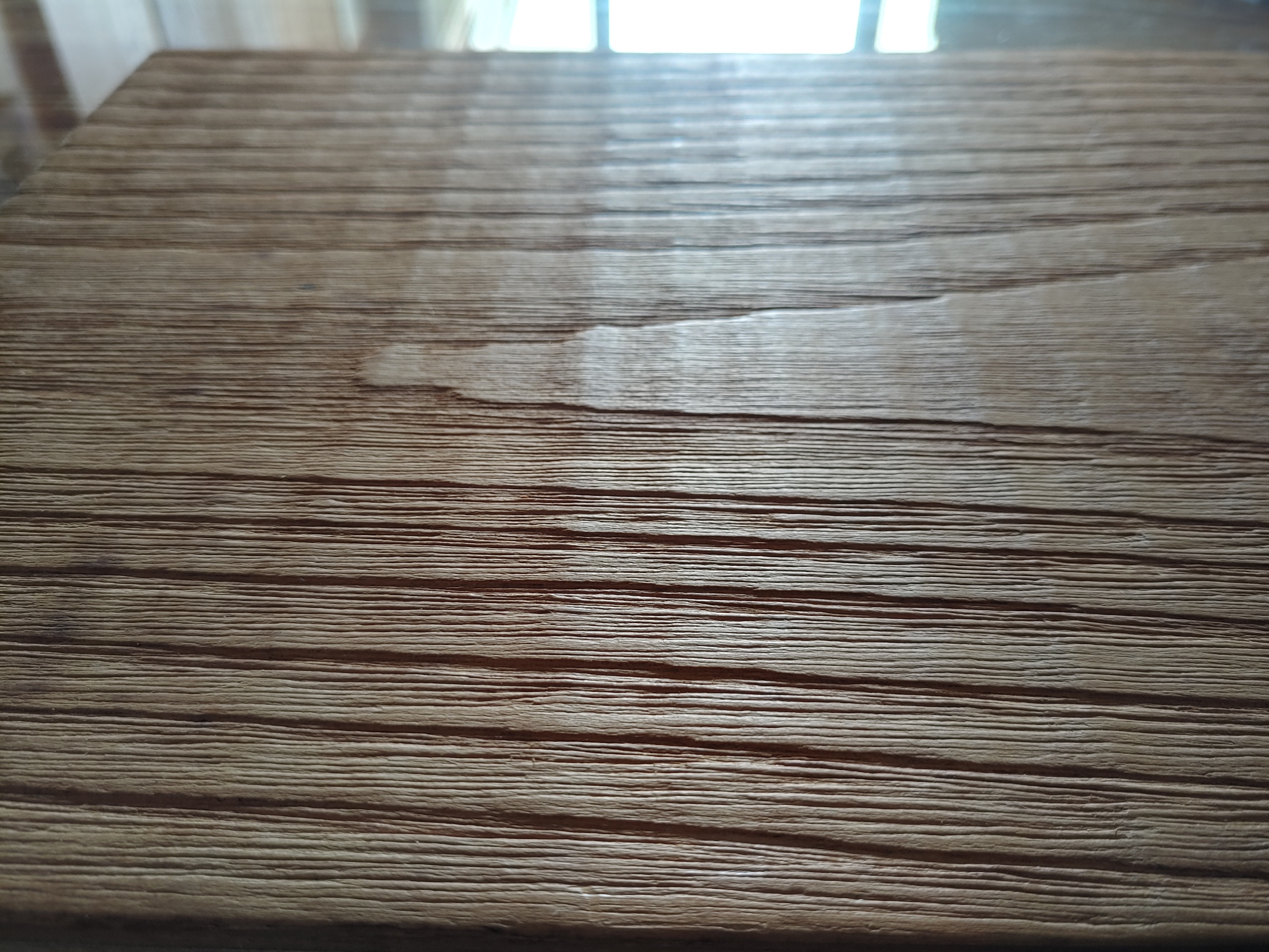 Pavimento spazzolato + taglio sega